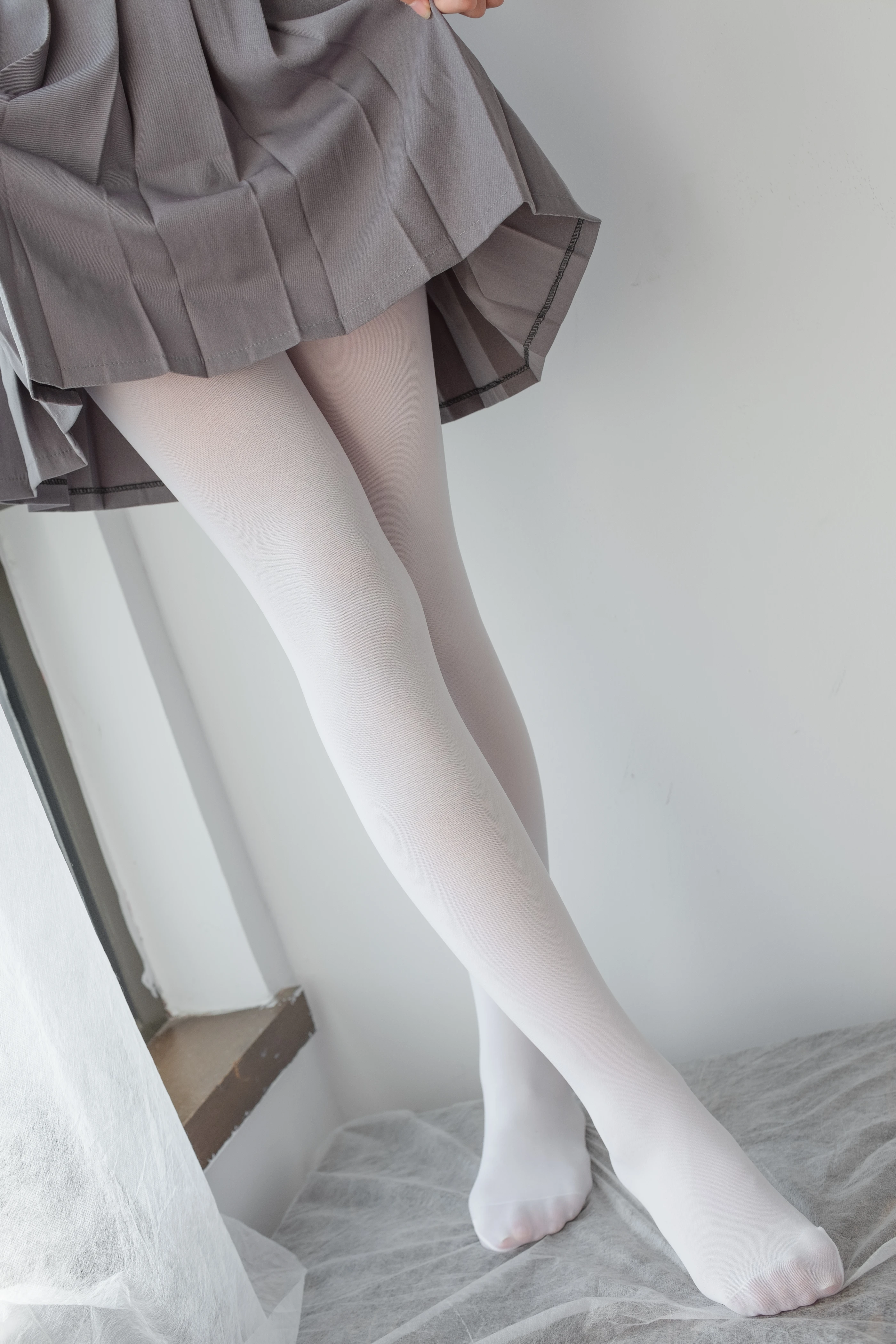 森萝财团 [BETA-029] 玩手机的白丝少女 [182P]插图4